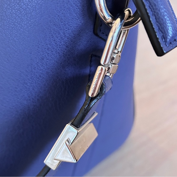 Givenchy Medium Blue Antigona - Picture 7 of 17